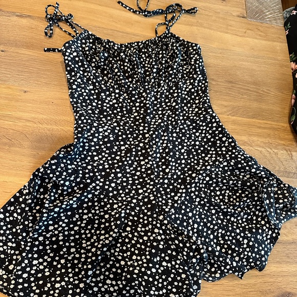 Black and white romper - Picture 2 of 2